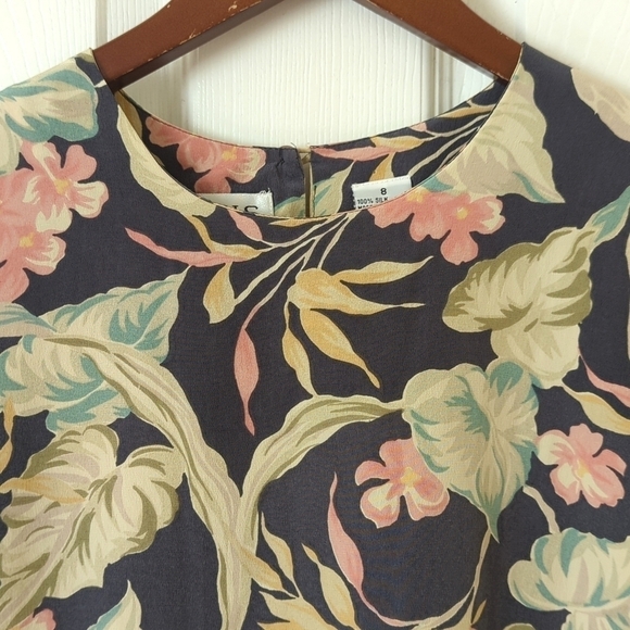 Chaus 90's Vintage 100% Silk Light Floral Short Sleeve Round Neck Blouse Gray 8 - Picture 2 of 11